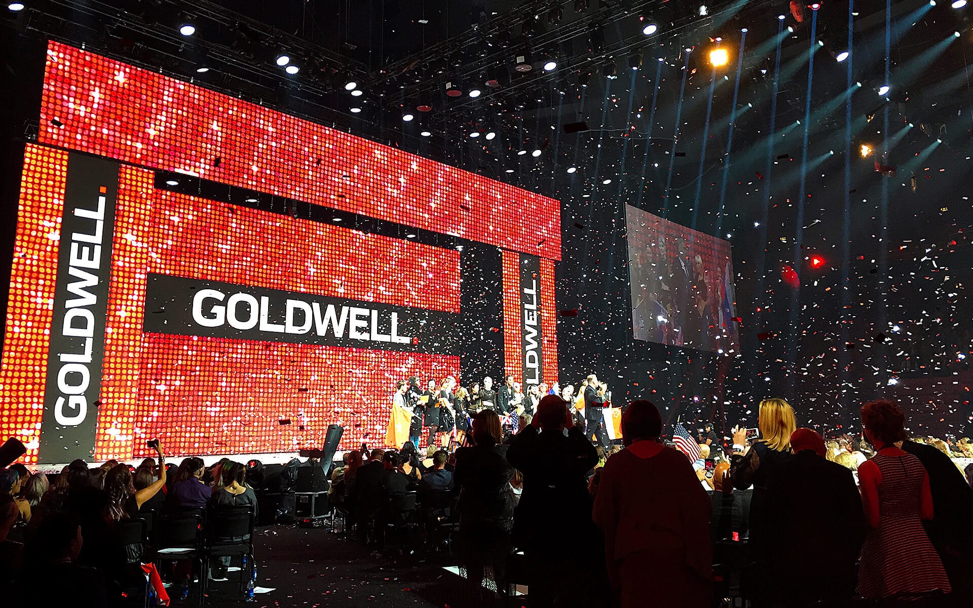 Stora LED-skärmar på scenen till Goldwell Global Zoom i Globen / Avicii Arena