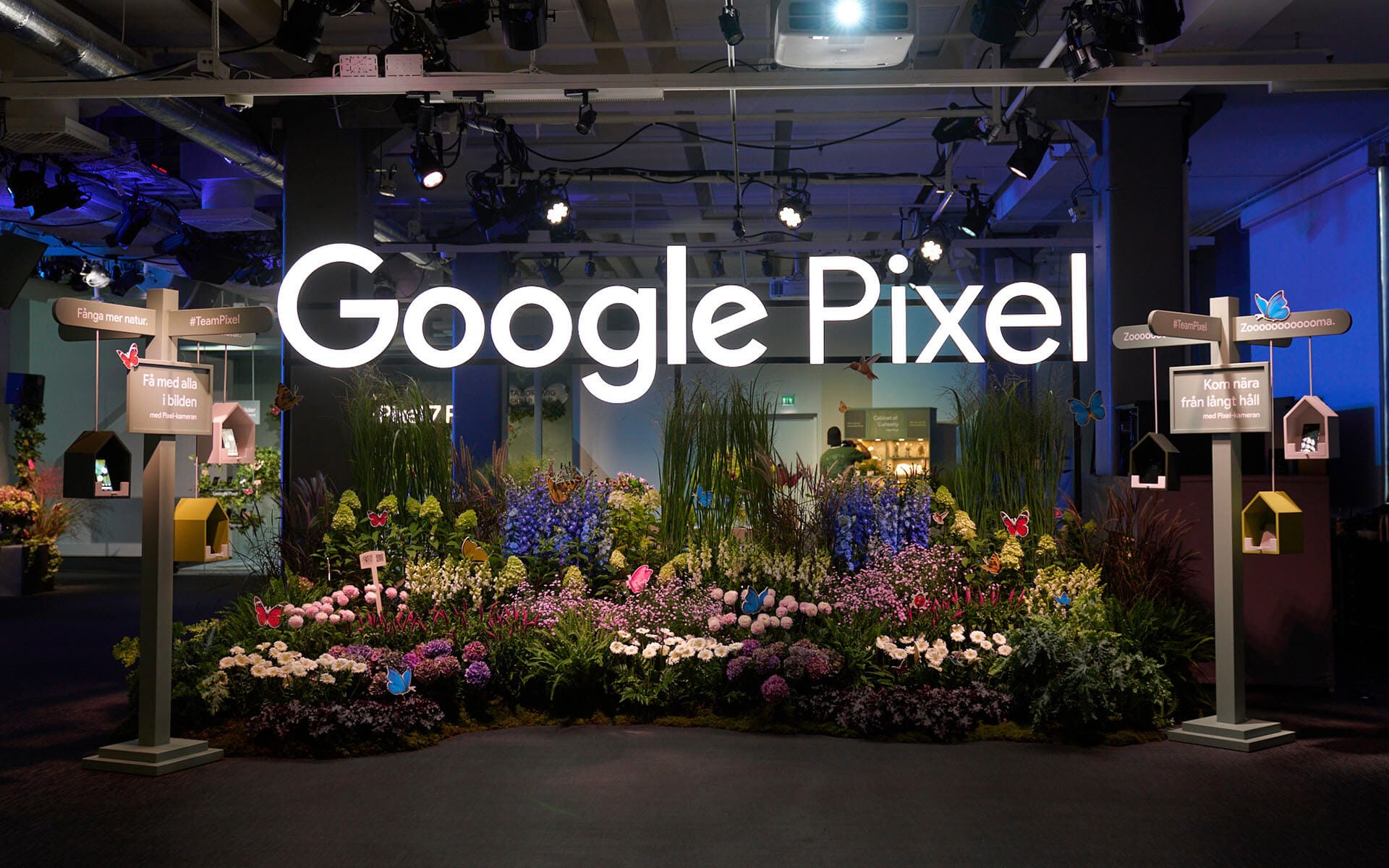 Specialbyggd ljusskylt och dekor till lanseringen av Google Pixel 7