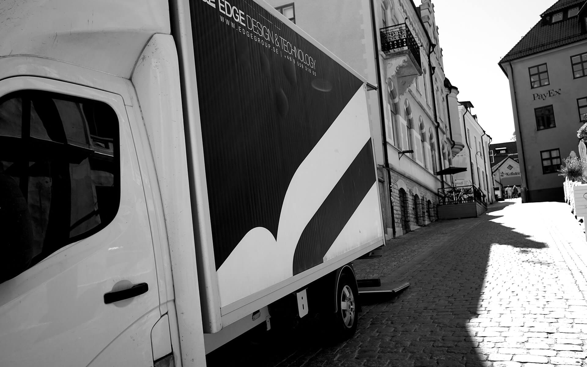 EDGE lastbil lastar av till event i Almedalen, Gotland