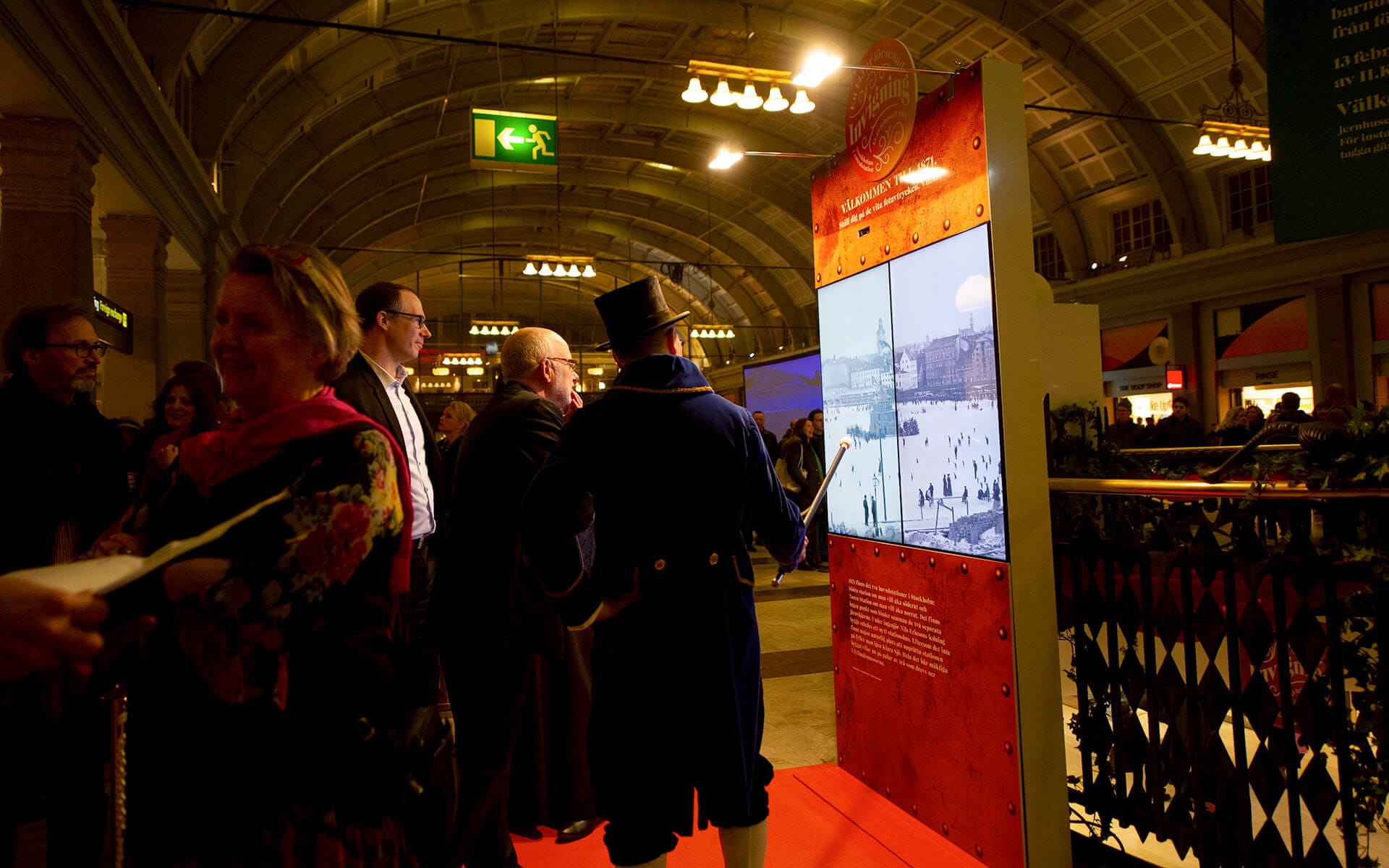 Displaymöbel med infälld skärm till digital utställning i samband med invigningen av Stockholm Centralstation