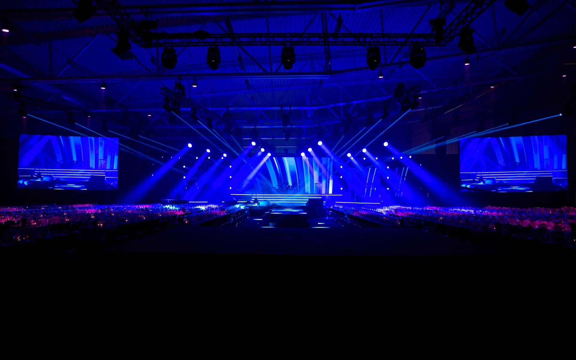 Rörligt ljus som ljusdesign till företagsevent på Stadium Arena i Norrköping